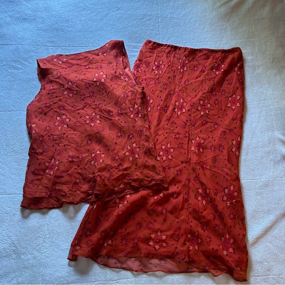 Silk Floral Two Piece Set - Picture 6 of 7